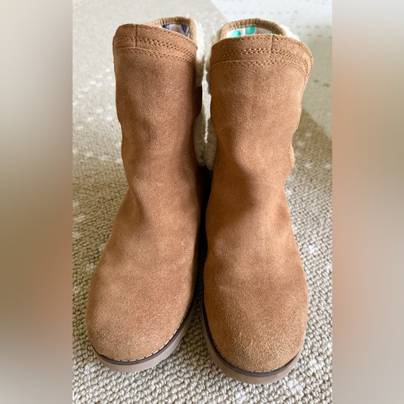 UGG Buckle Boot - Picture 2 of 9